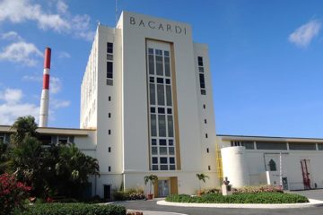 Bacardi maakt schade op na orkaan Maria