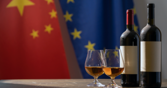 China dreigt met invoerheffingen op Franse wijn en sterke drank