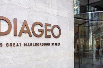 Topbeloning Diageo-topman loopt op terwijl banen verdwijnen